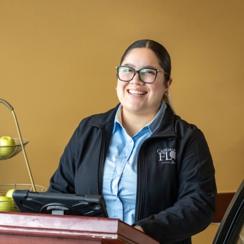 Hostess | Requisitos ↓