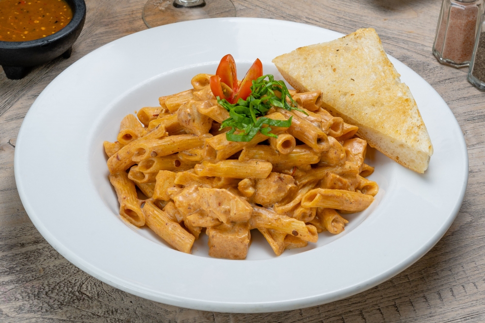 Penne al Chipotle con Pollo